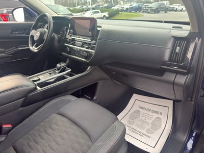 2025 Nissan Pathfinder SV