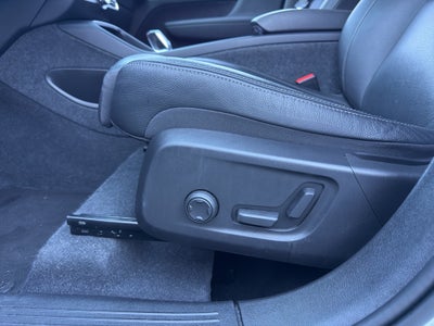 2024 Volvo XC40 Plus Dark Theme