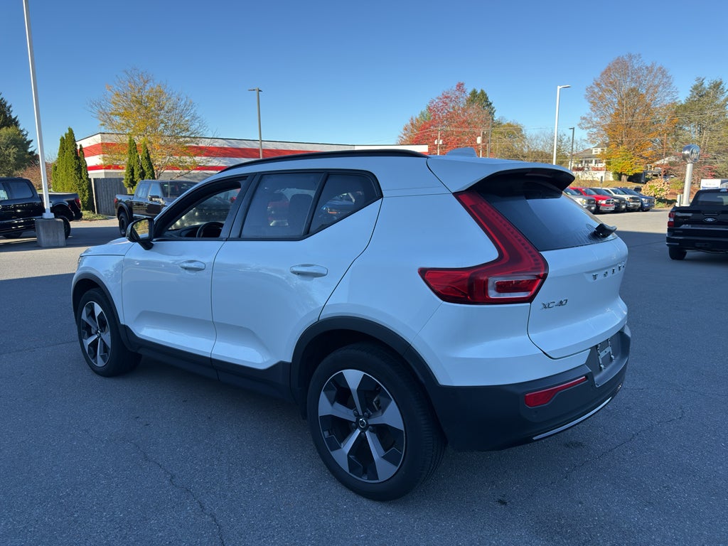 2024 Volvo XC40 Plus Dark Theme