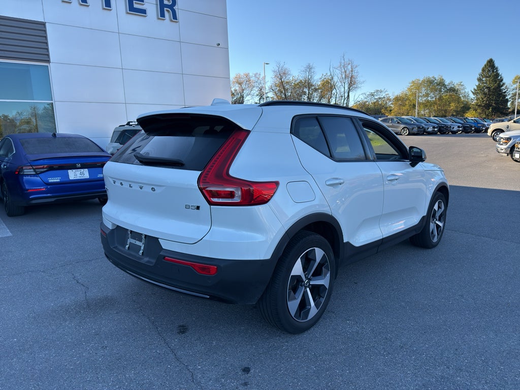 2024 Volvo XC40 Plus Dark Theme
