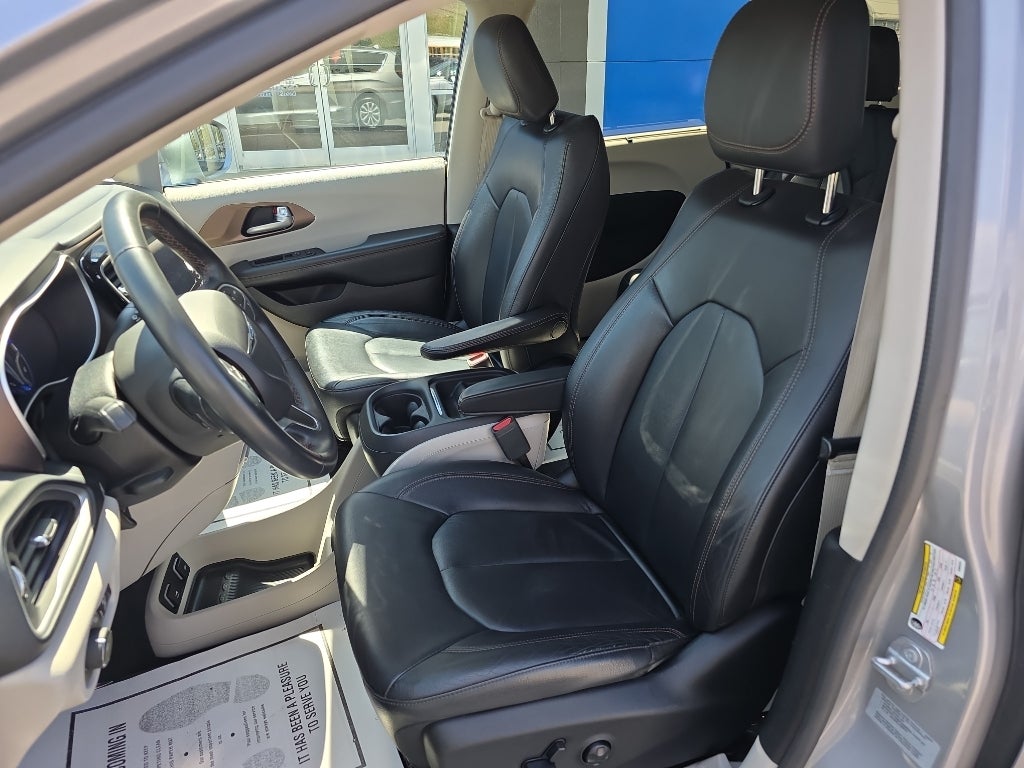 2017 Chrysler Pacifica Touring-L