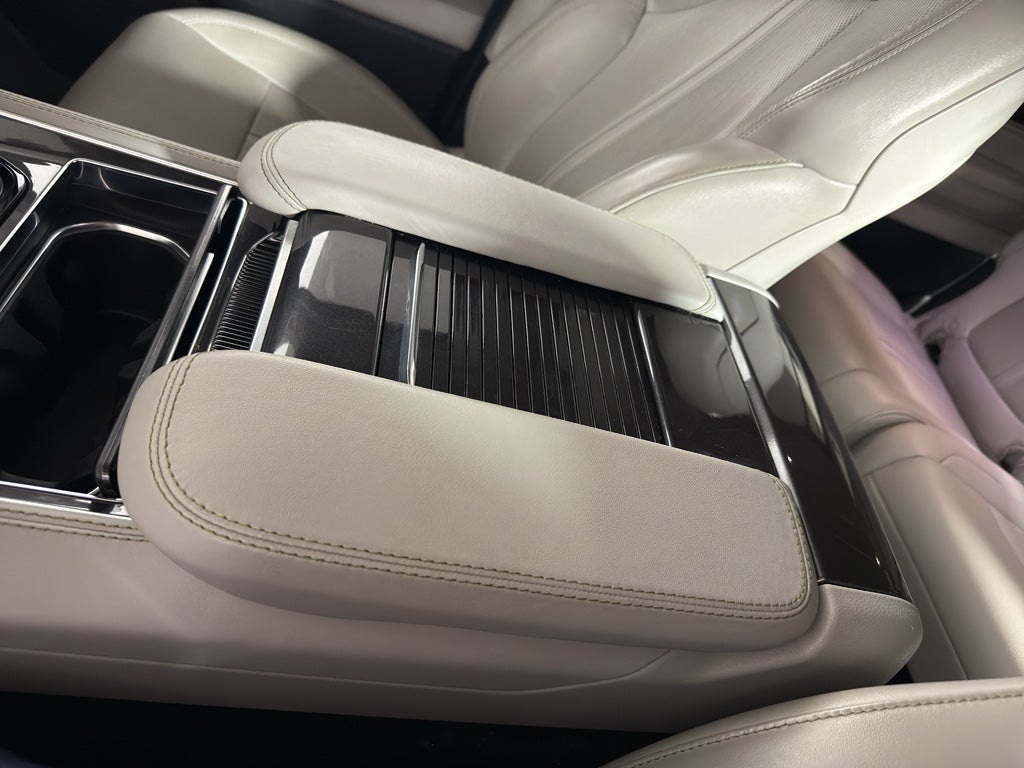 2023 Jeep Wagoneer L Base