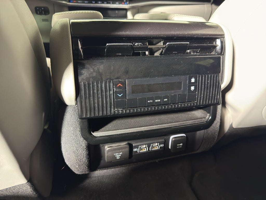 2023 Jeep Wagoneer L Base