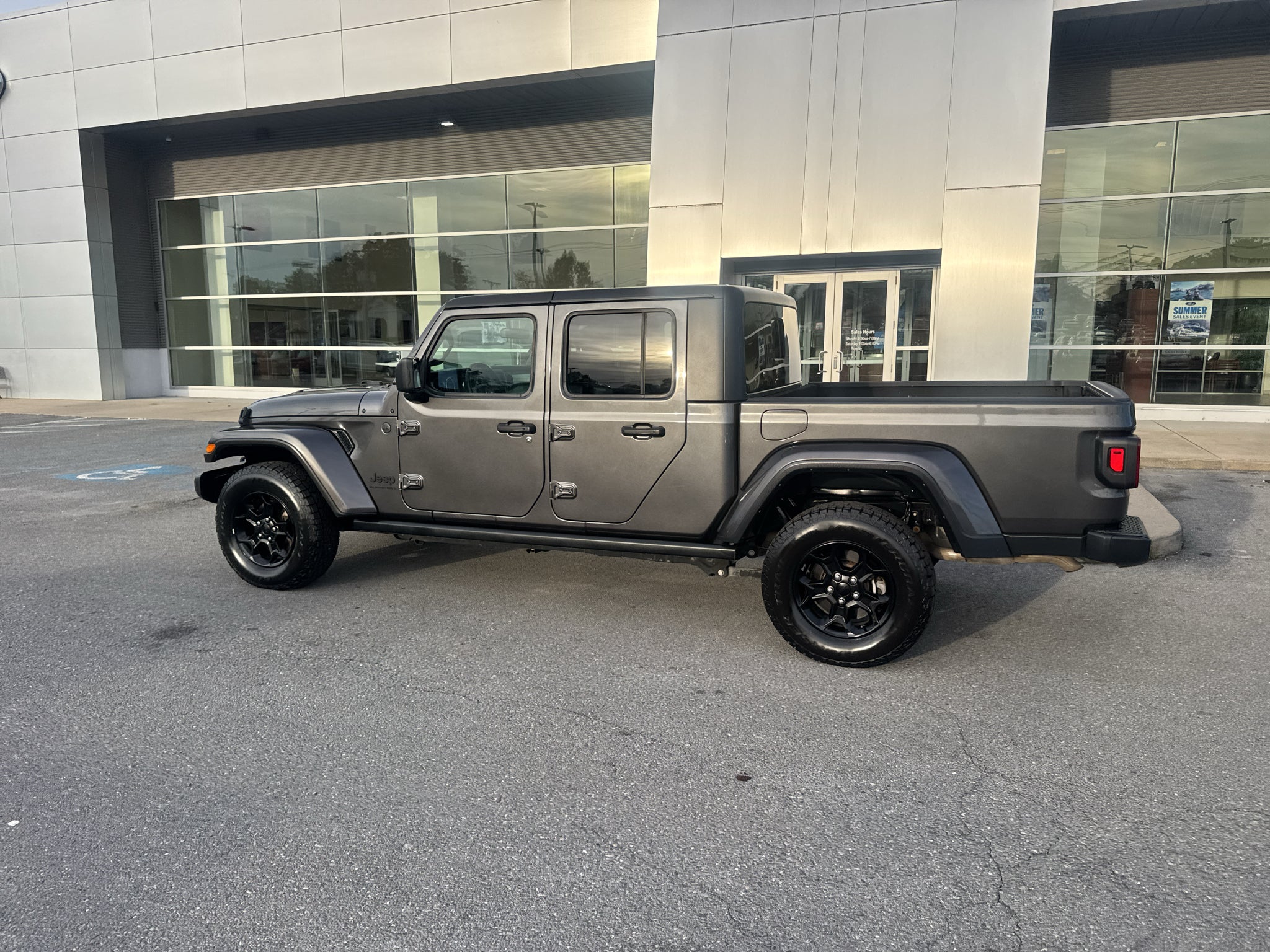 2023 Jeep Gladiator Willys