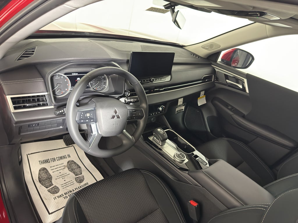 2025 Mitsubishi Outlander ES