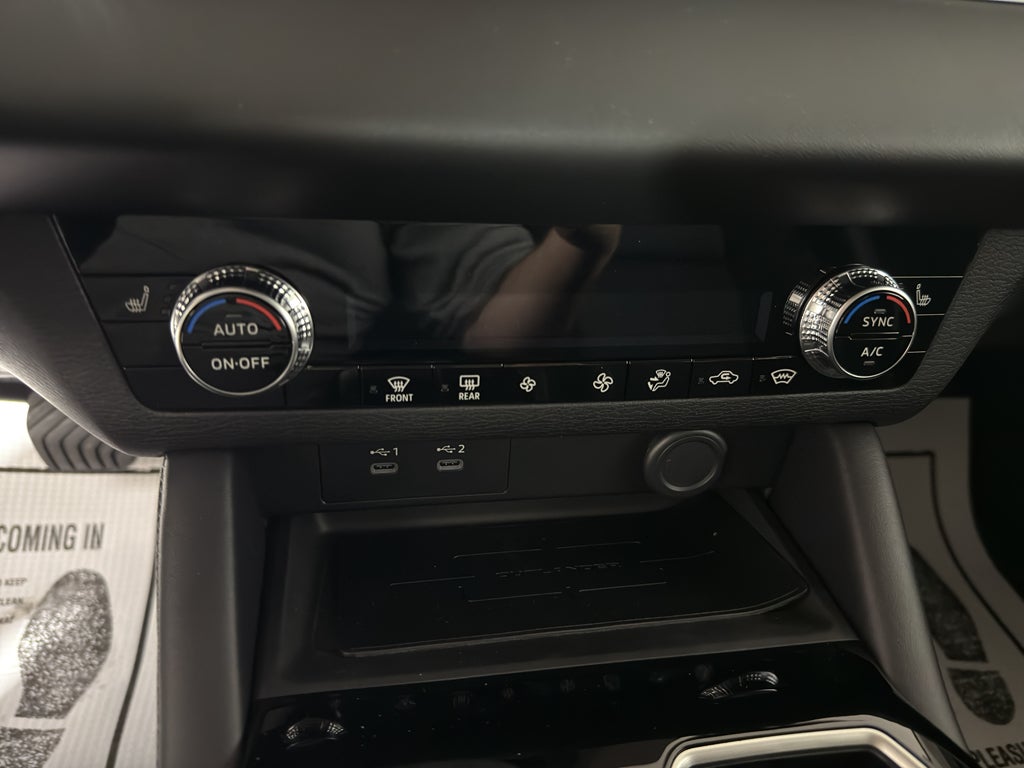 2025 Mitsubishi Outlander ES