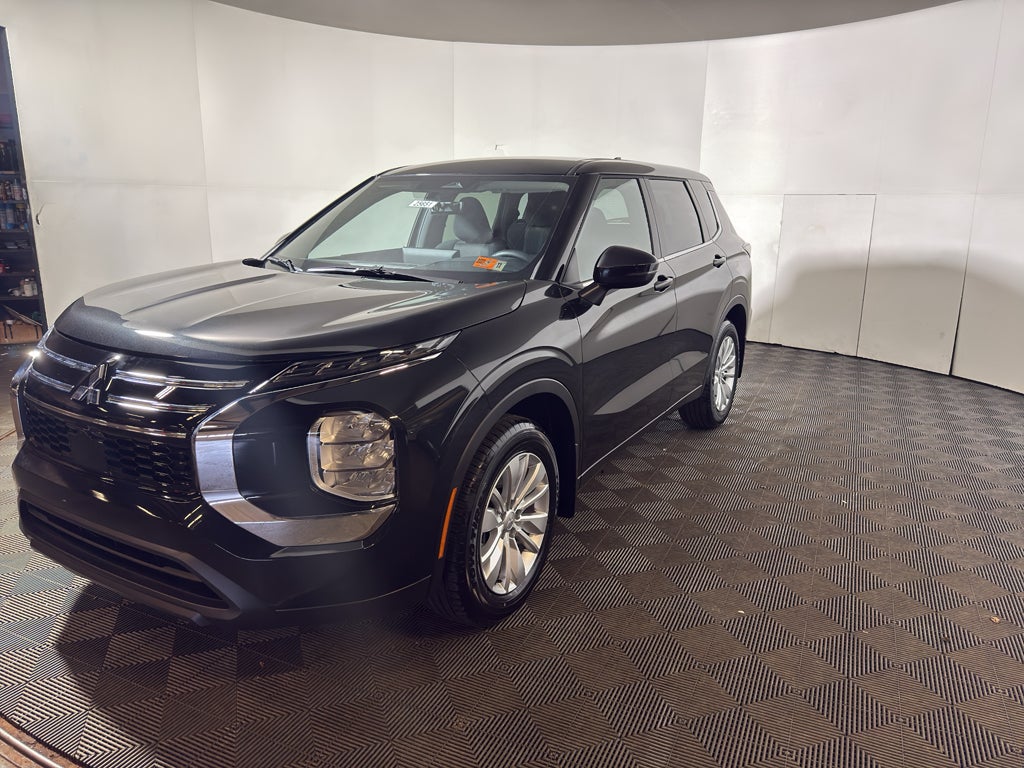 2025 Mitsubishi Outlander ES