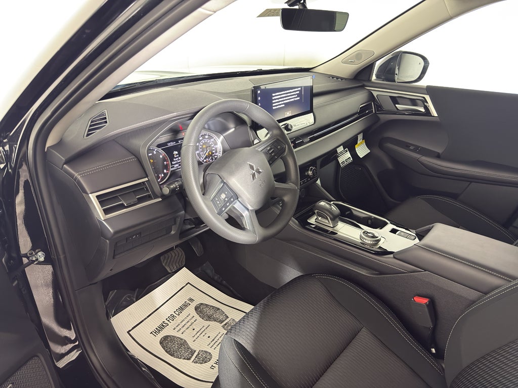 2025 Mitsubishi Outlander ES