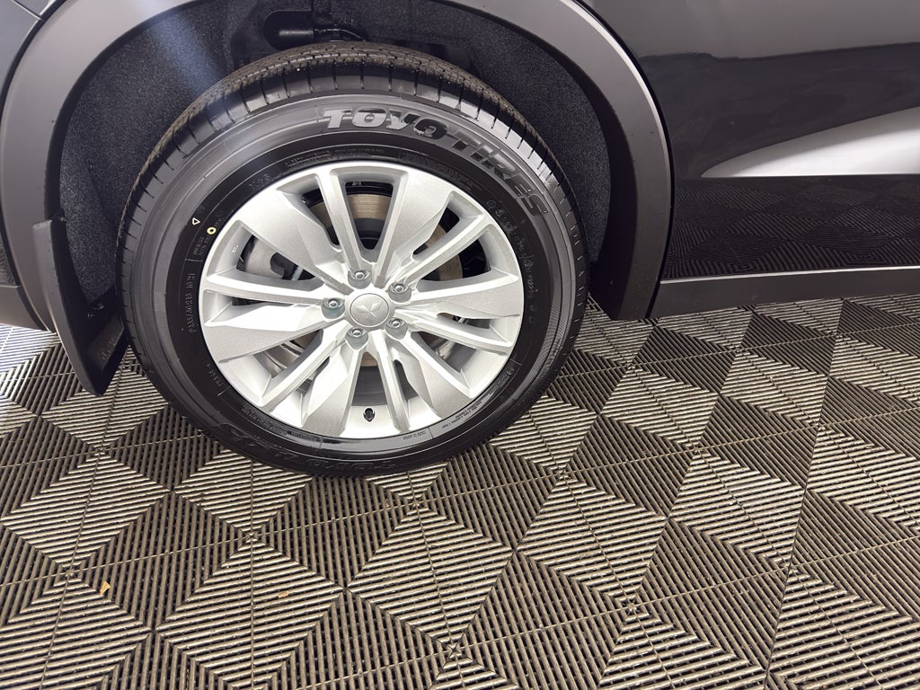 2025 Mitsubishi Outlander ES