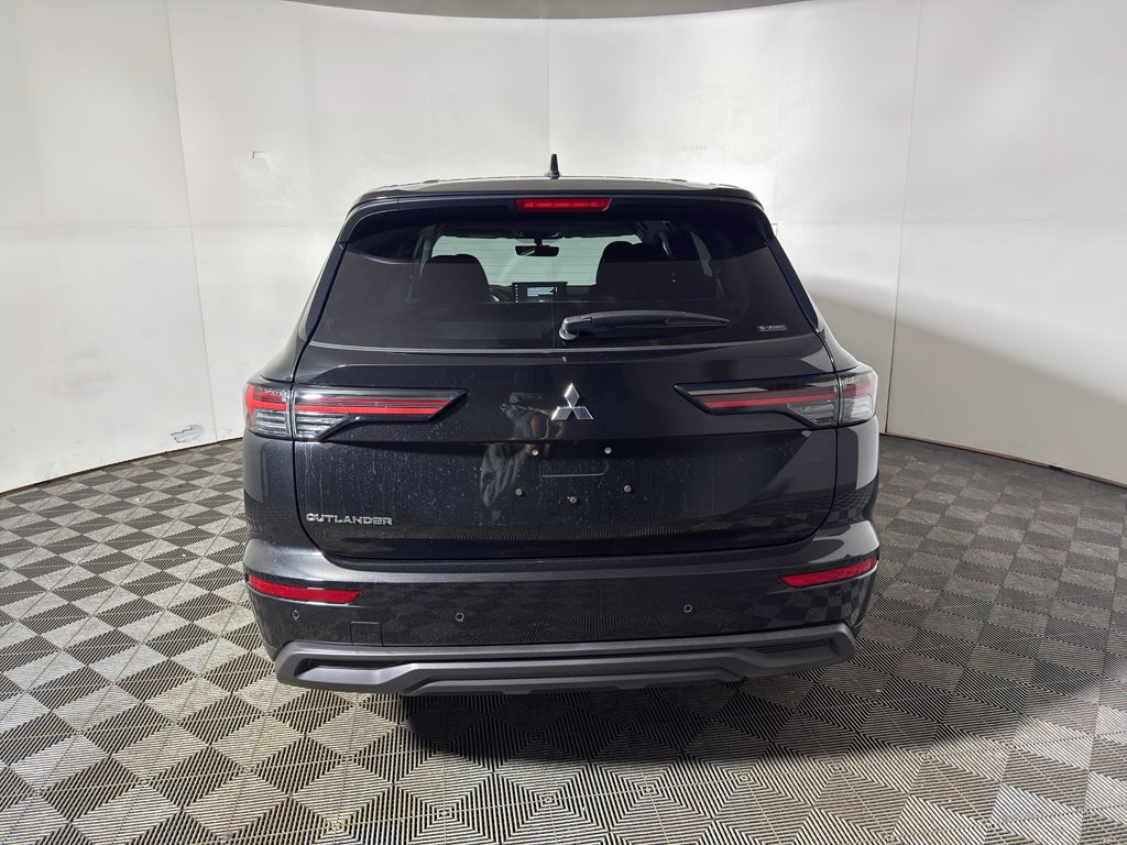 2025 Mitsubishi Outlander ES