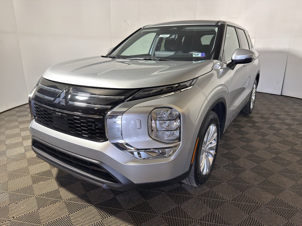 2026 Mitsubishi Outlander ES