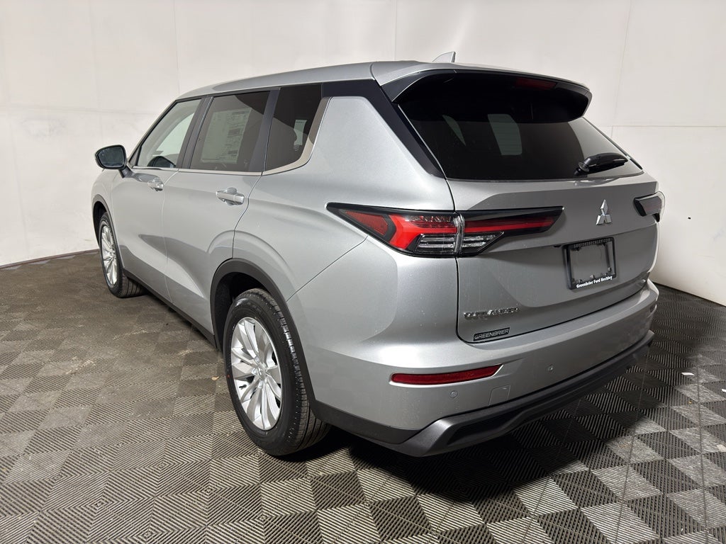 2026 Mitsubishi Outlander ES