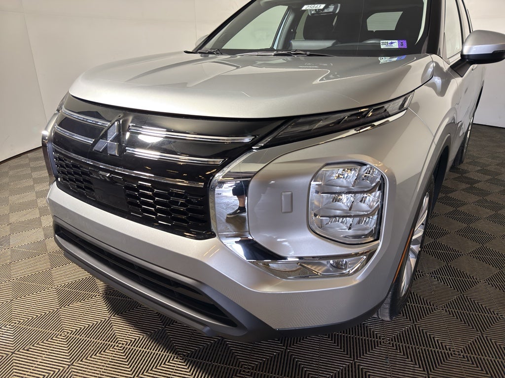 2026 Mitsubishi Outlander ES