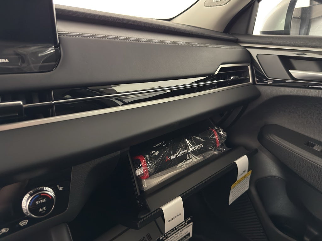 2026 Mitsubishi Outlander ES