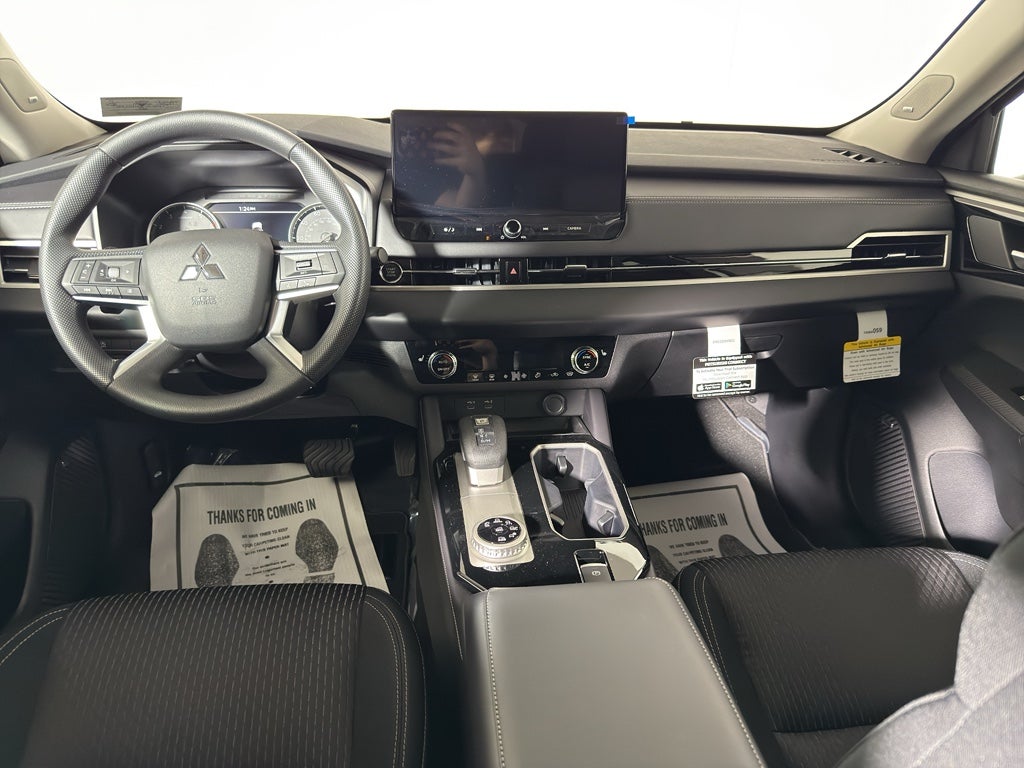 2026 Mitsubishi Outlander ES