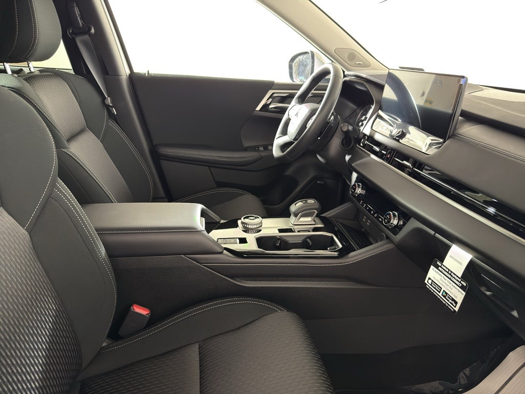 2026 Mitsubishi Outlander ES