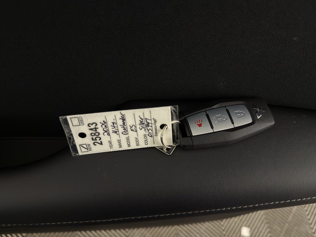 2026 Mitsubishi Outlander ES