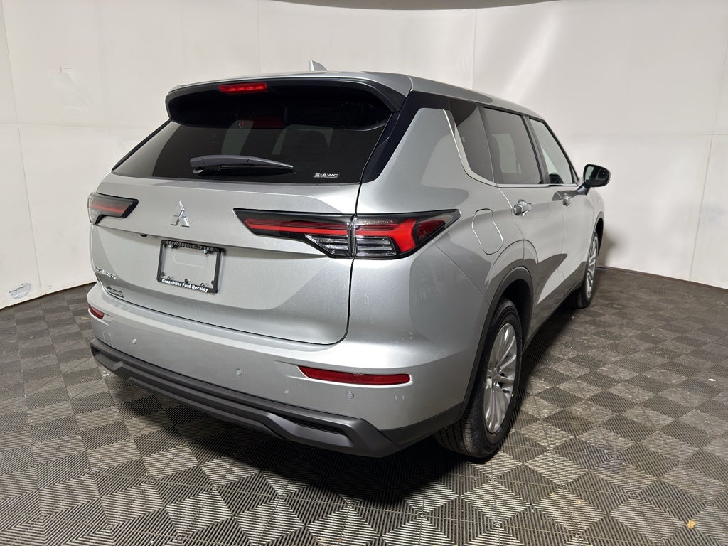 2026 Mitsubishi Outlander ES