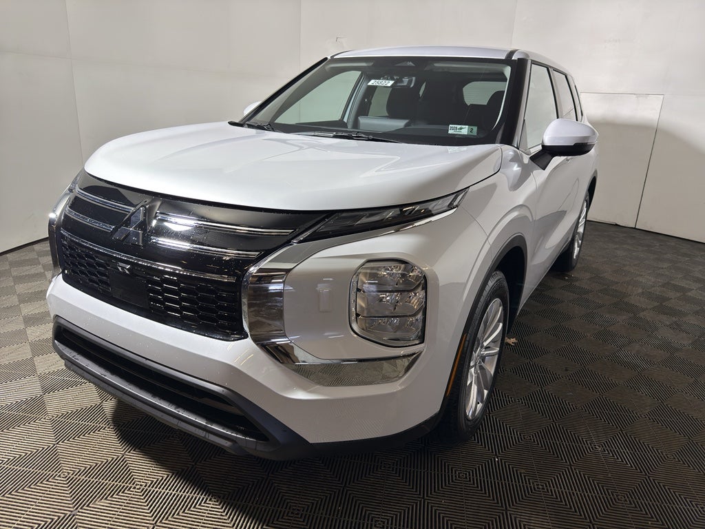 2026 Mitsubishi Outlander ES