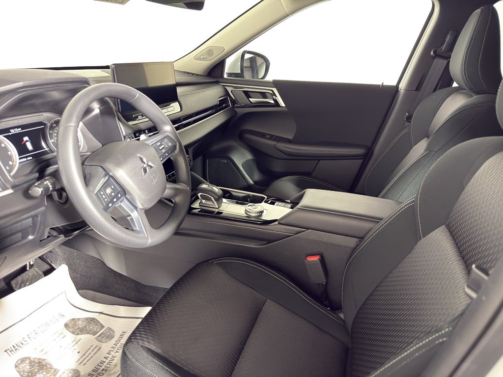 2026 Mitsubishi Outlander ES