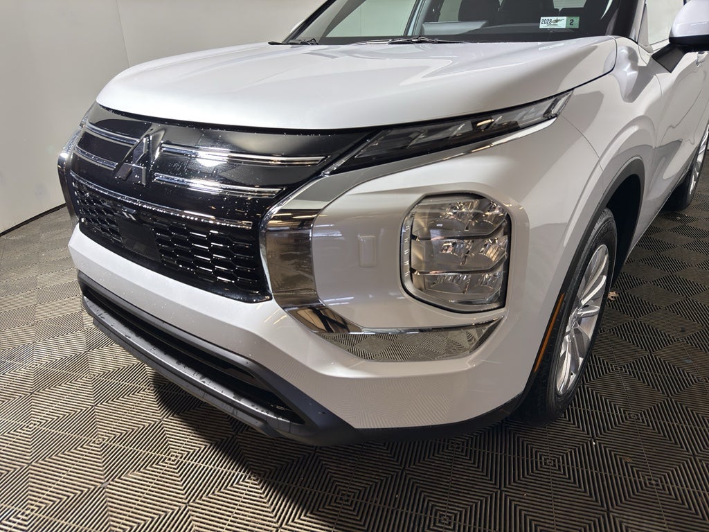 2026 Mitsubishi Outlander ES