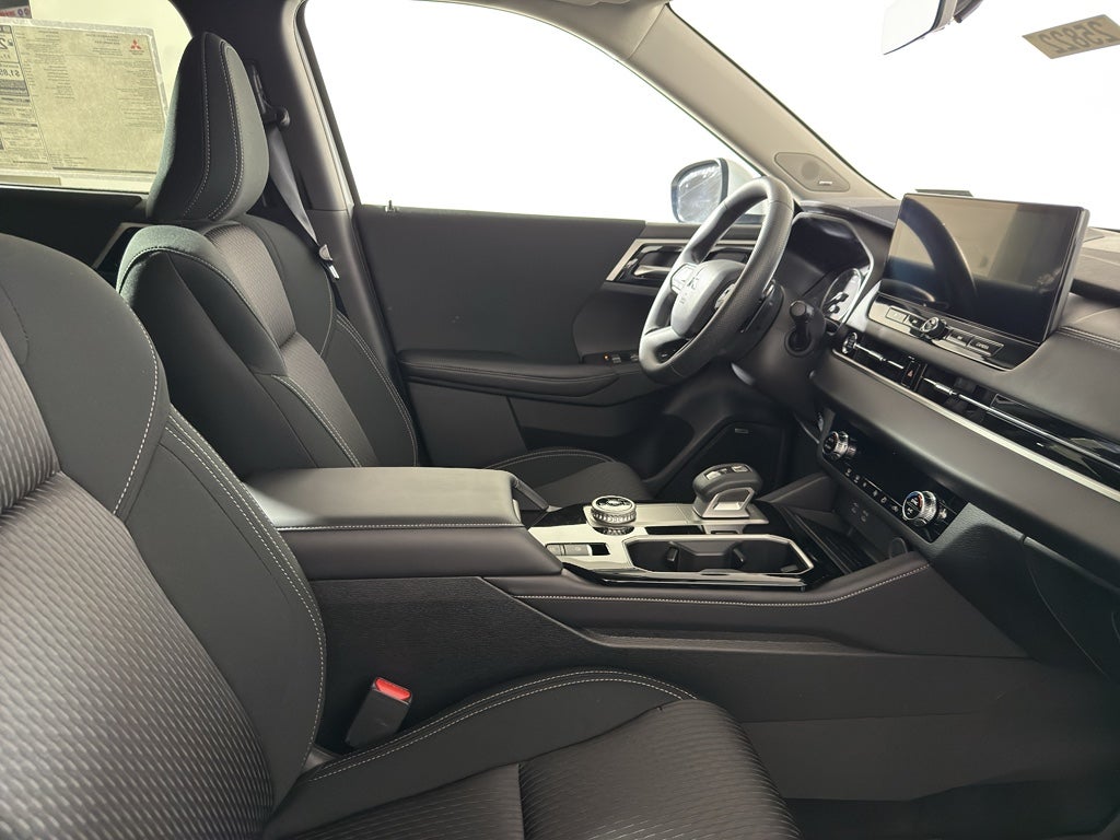 2026 Mitsubishi Outlander ES