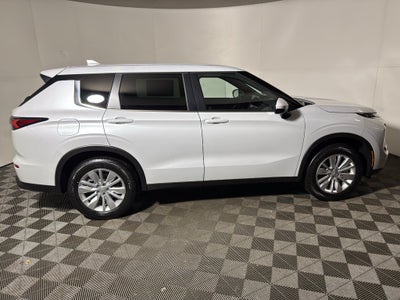 2026 Mitsubishi Outlander ES