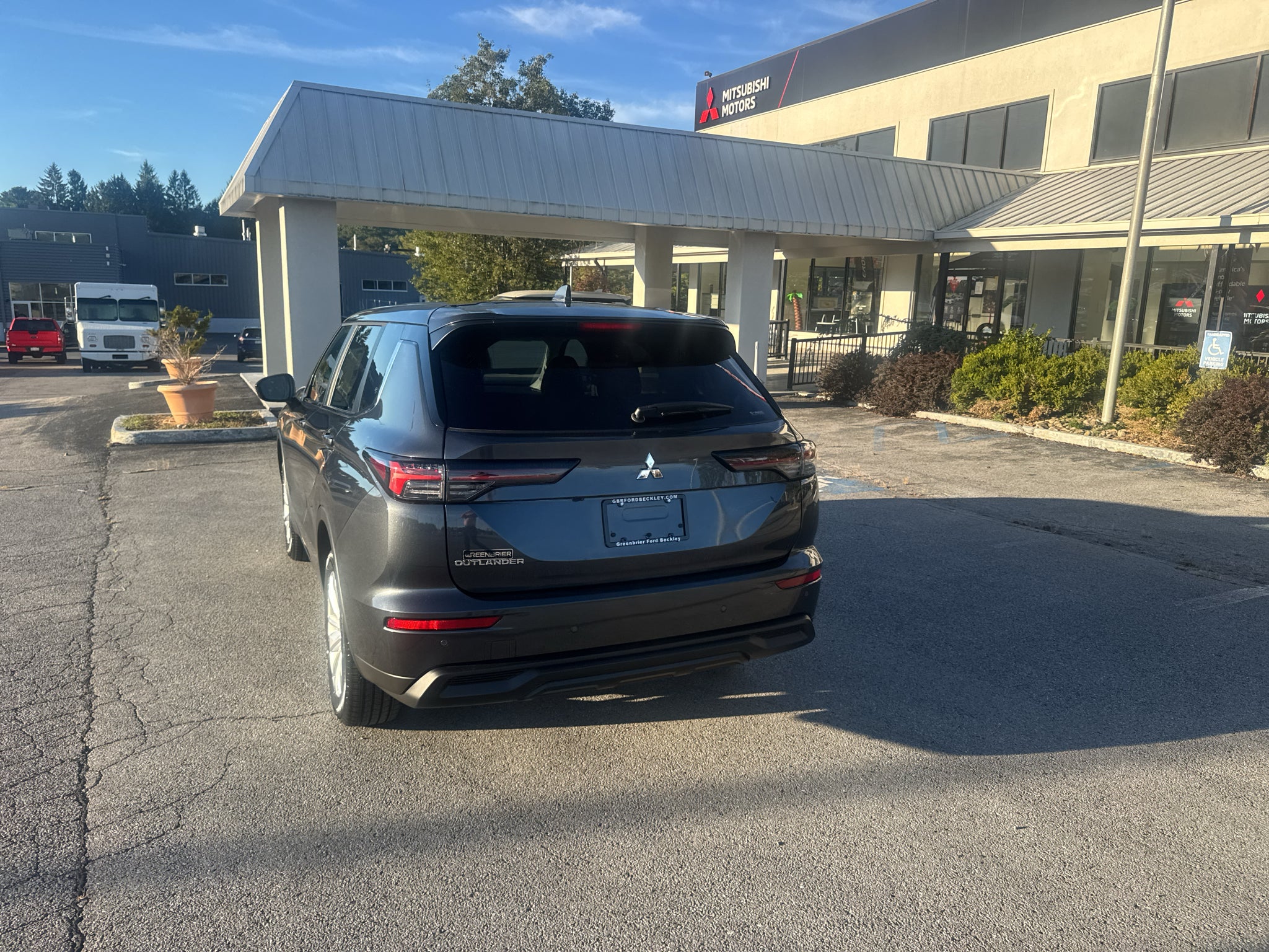 2026 Mitsubishi Outlander ES