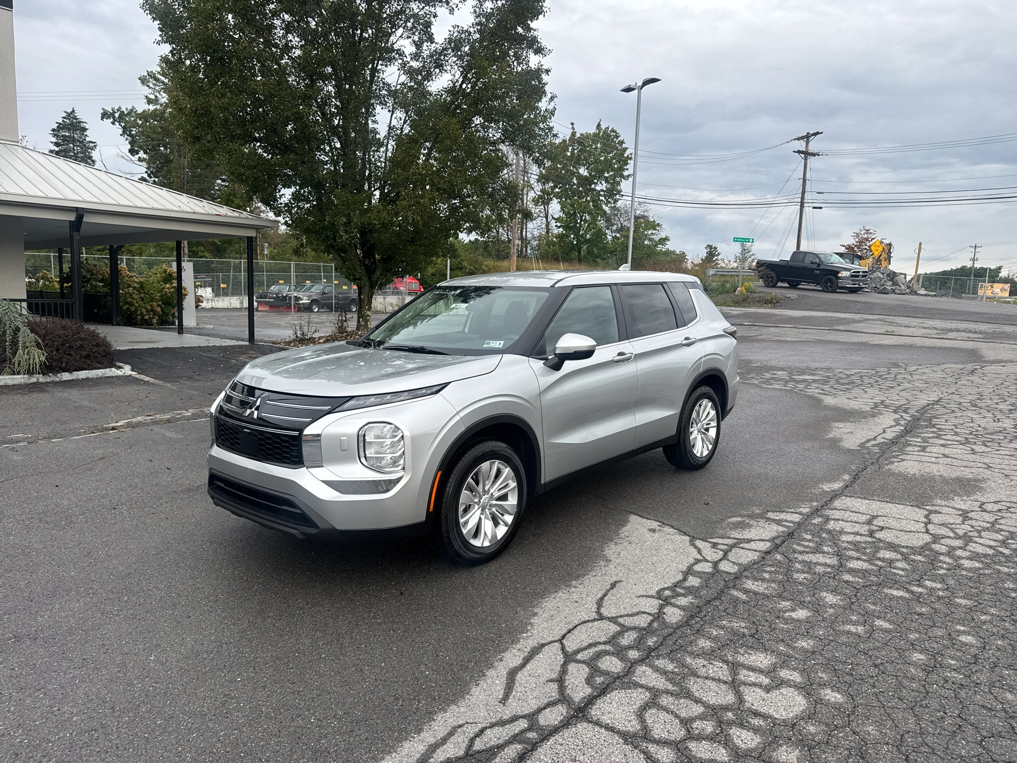 2026 Mitsubishi Outlander ES