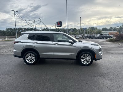 2026 Mitsubishi Outlander ES