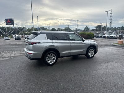 2026 Mitsubishi Outlander ES