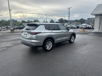 2026 Mitsubishi Outlander ES