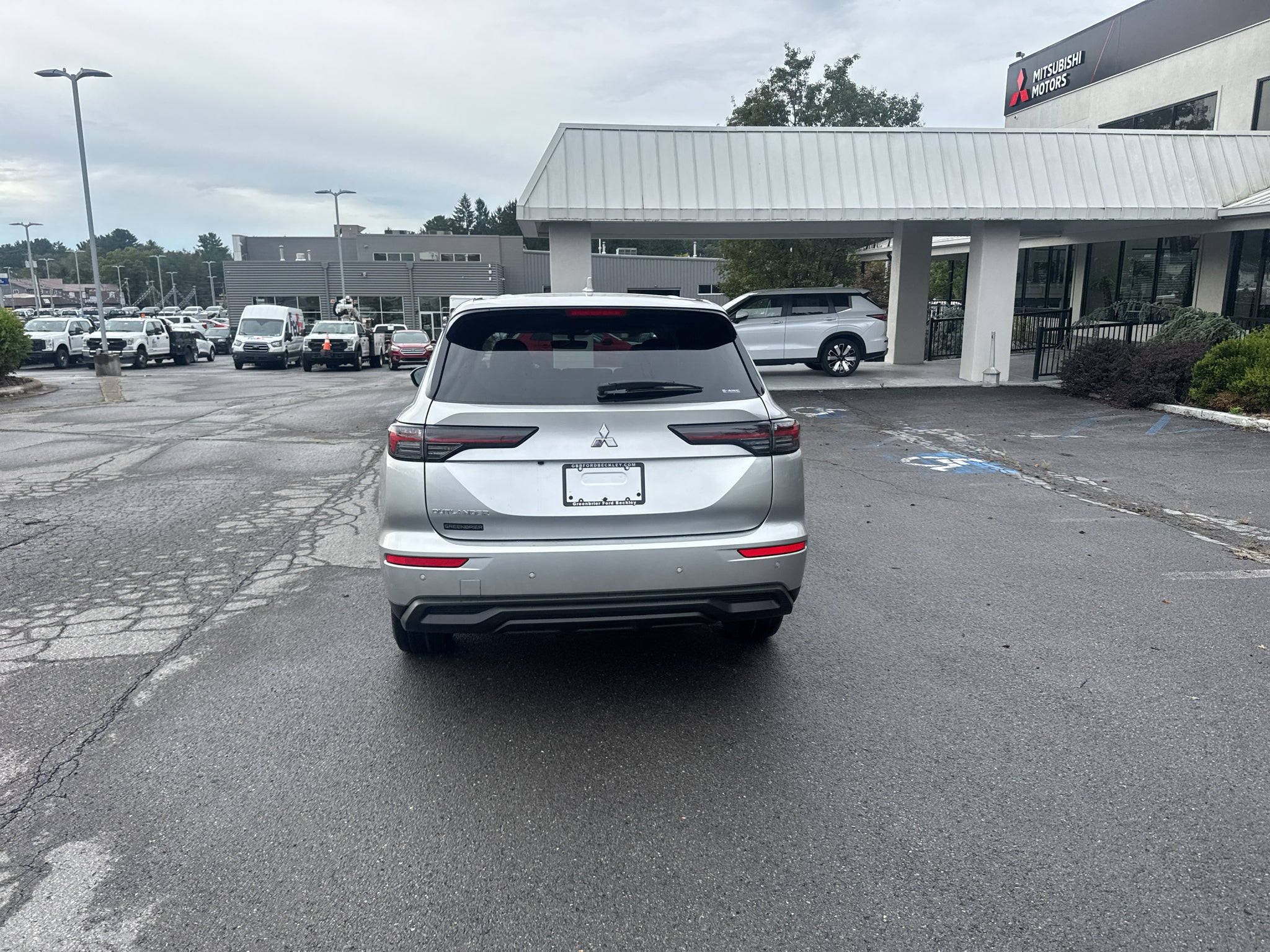 2026 Mitsubishi Outlander ES
