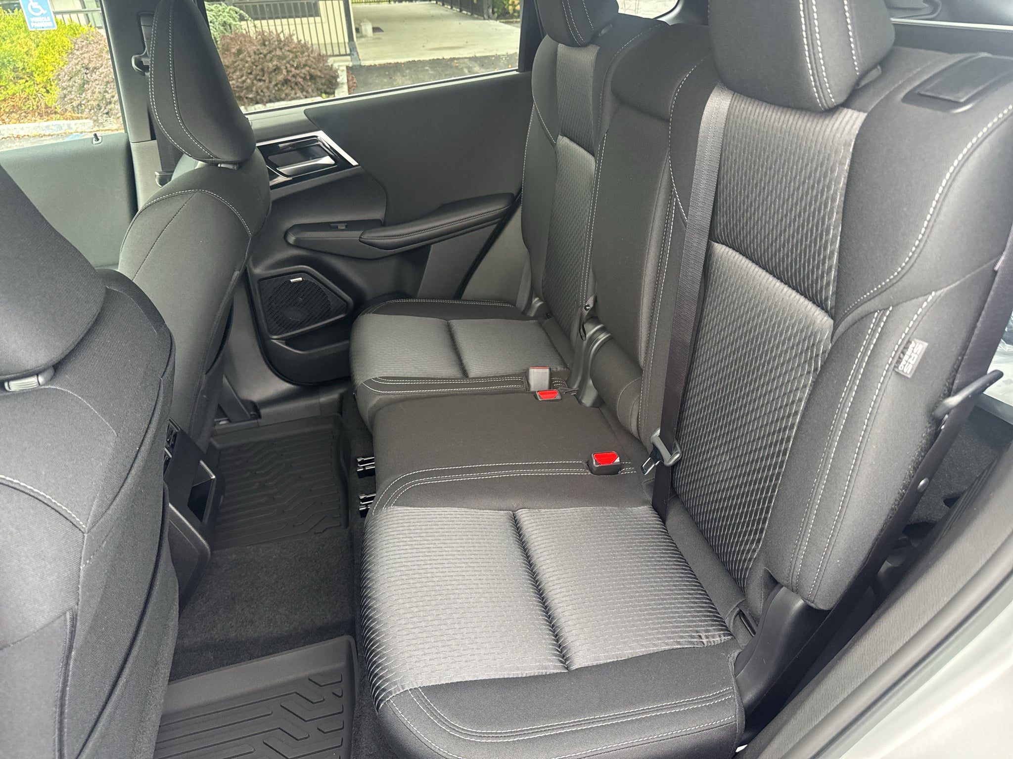2026 Mitsubishi Outlander ES
