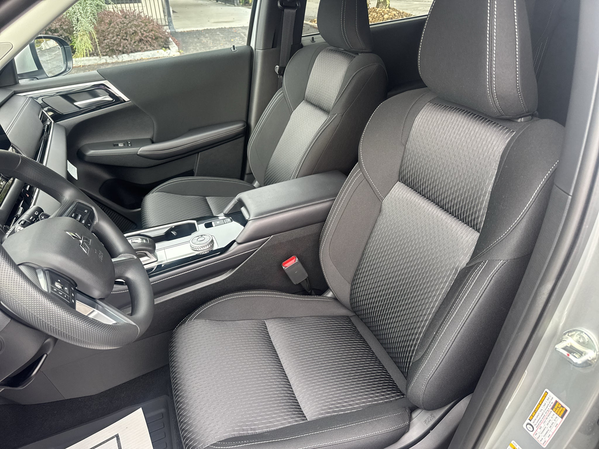 2026 Mitsubishi Outlander ES