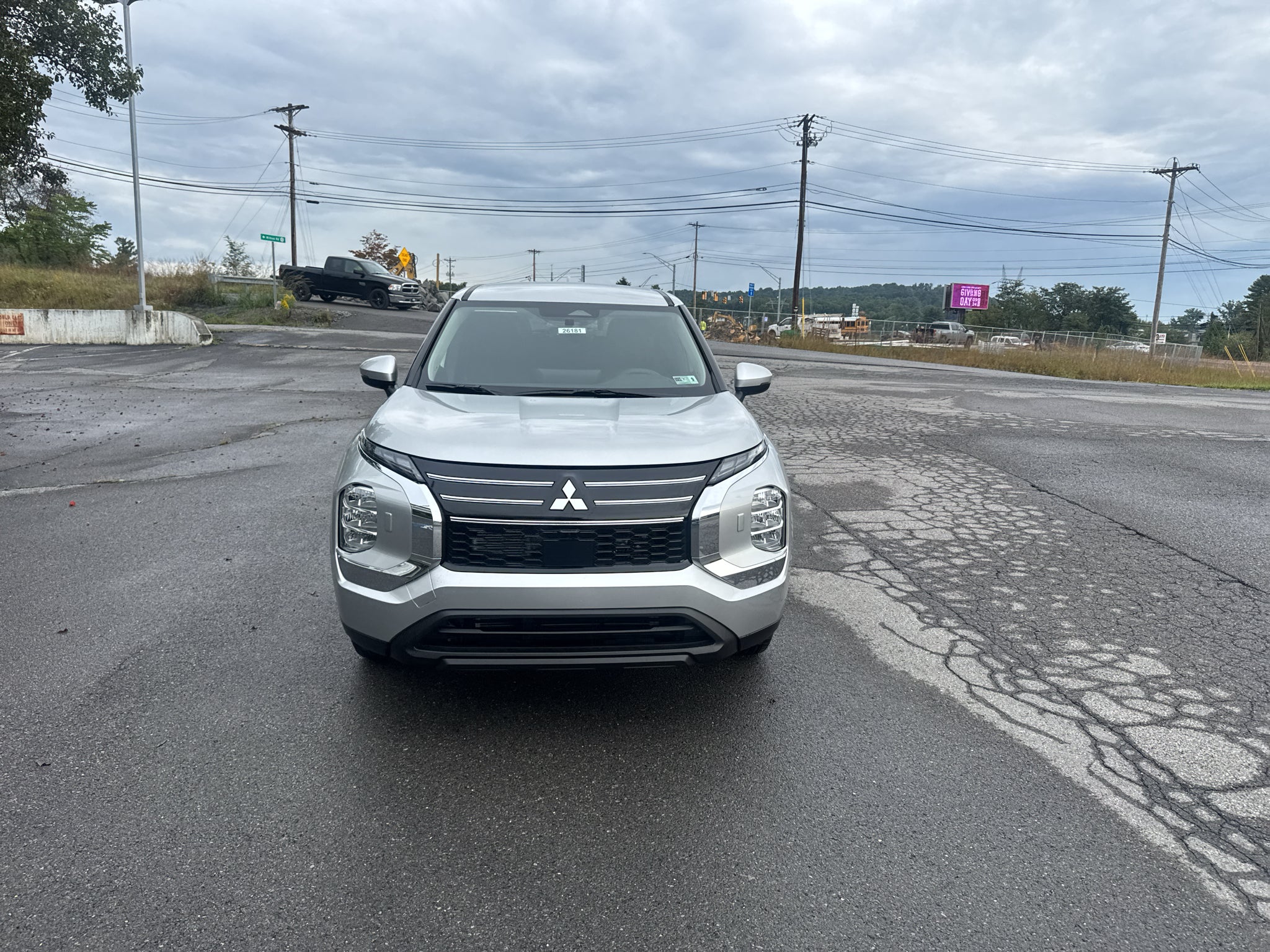 2026 Mitsubishi Outlander ES