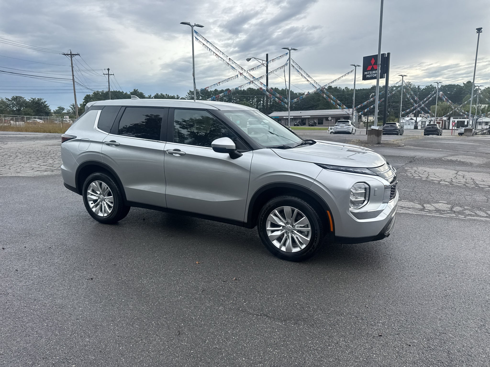 2026 Mitsubishi Outlander ES