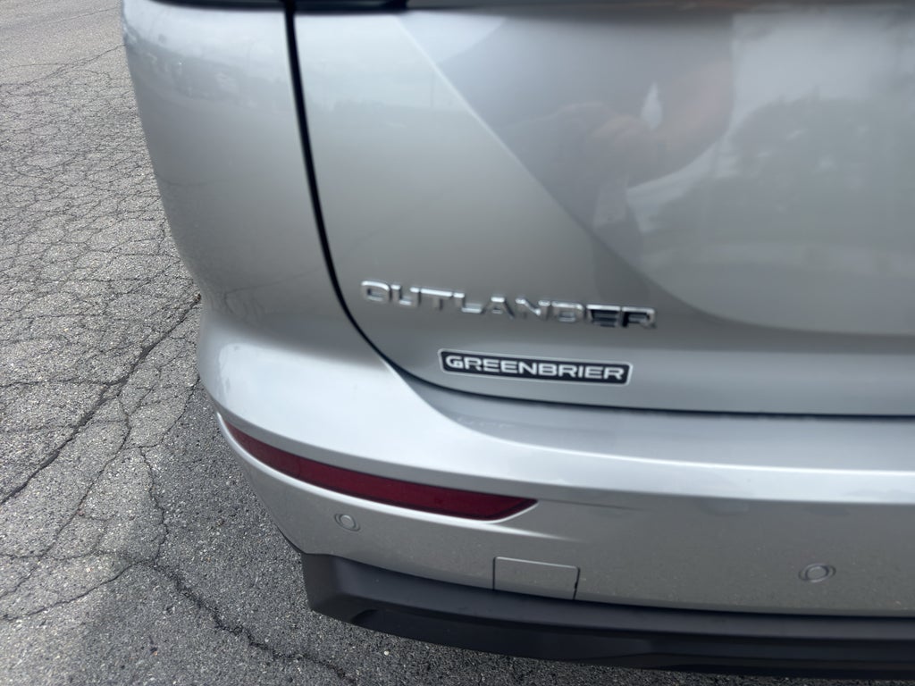 2026 Mitsubishi Outlander ES
