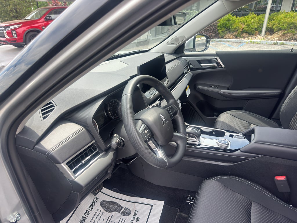 2026 Mitsubishi Outlander ES