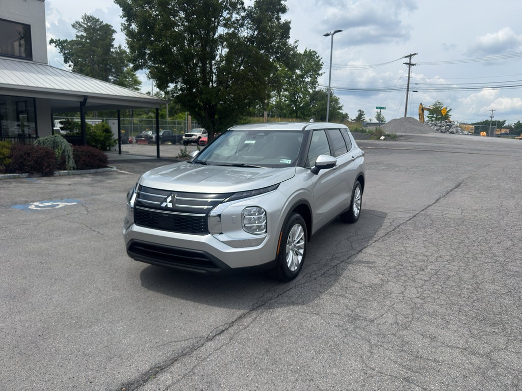 2026 Mitsubishi Outlander ES