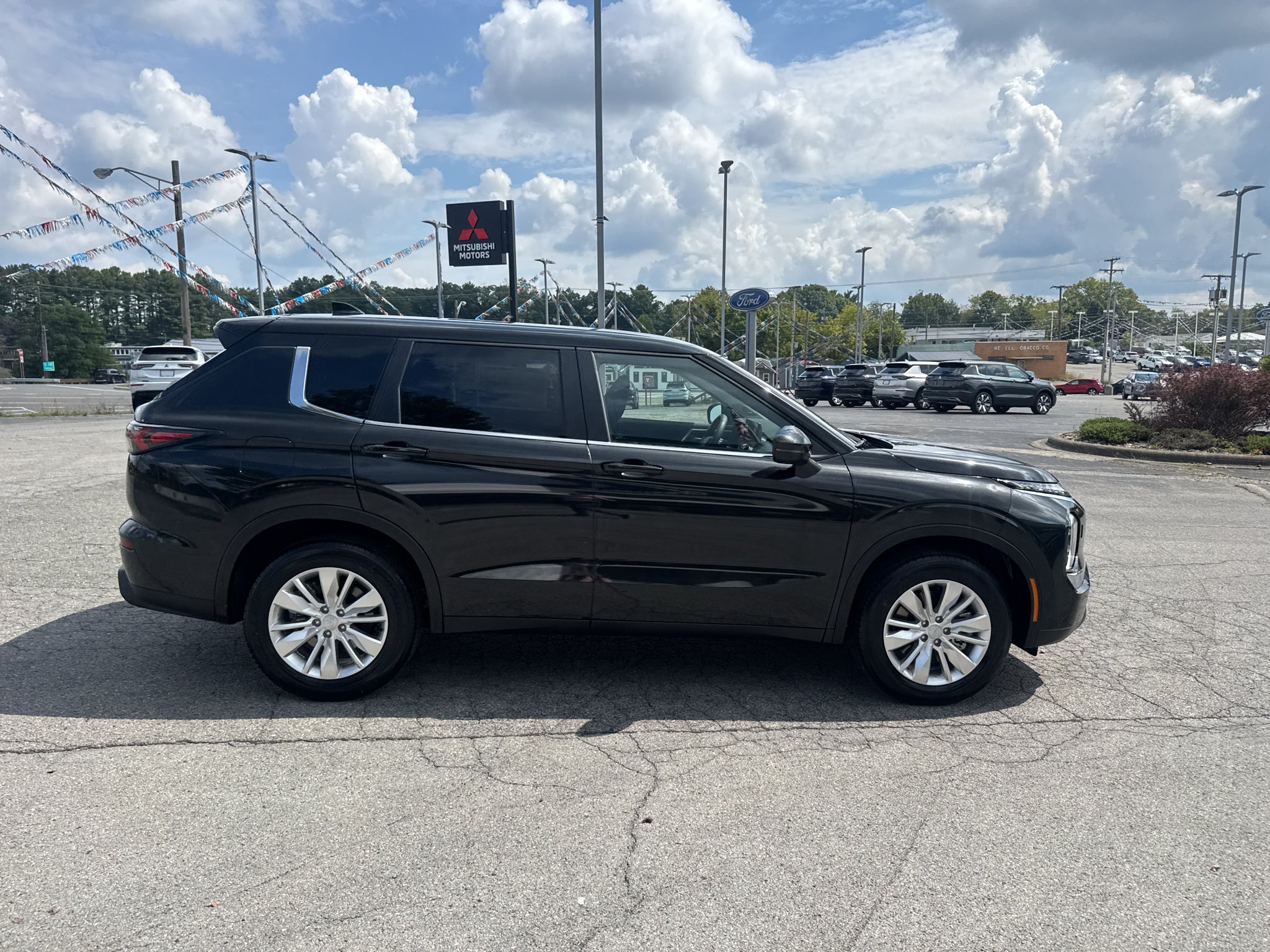 2026 Mitsubishi Outlander ES