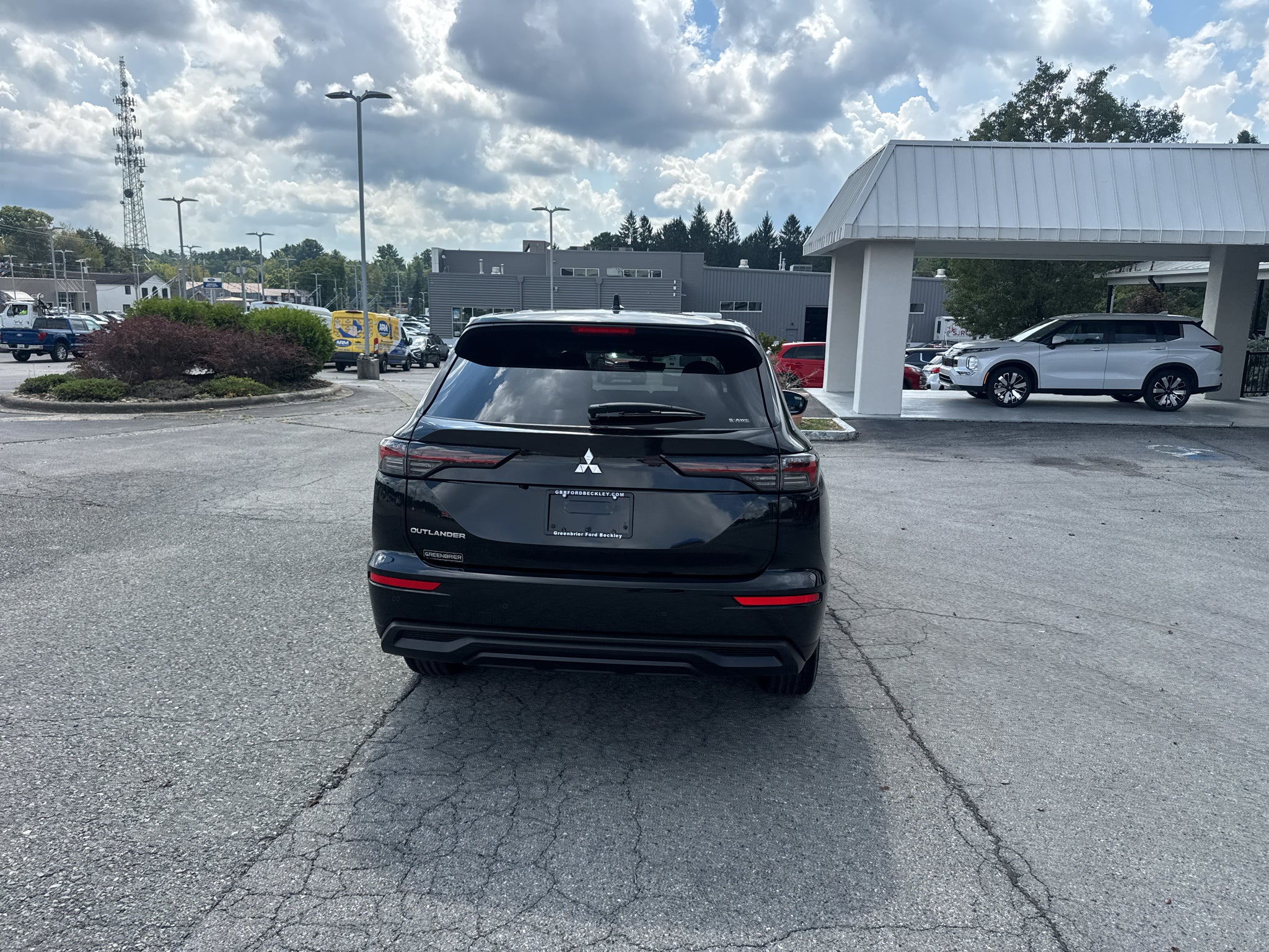2026 Mitsubishi Outlander ES