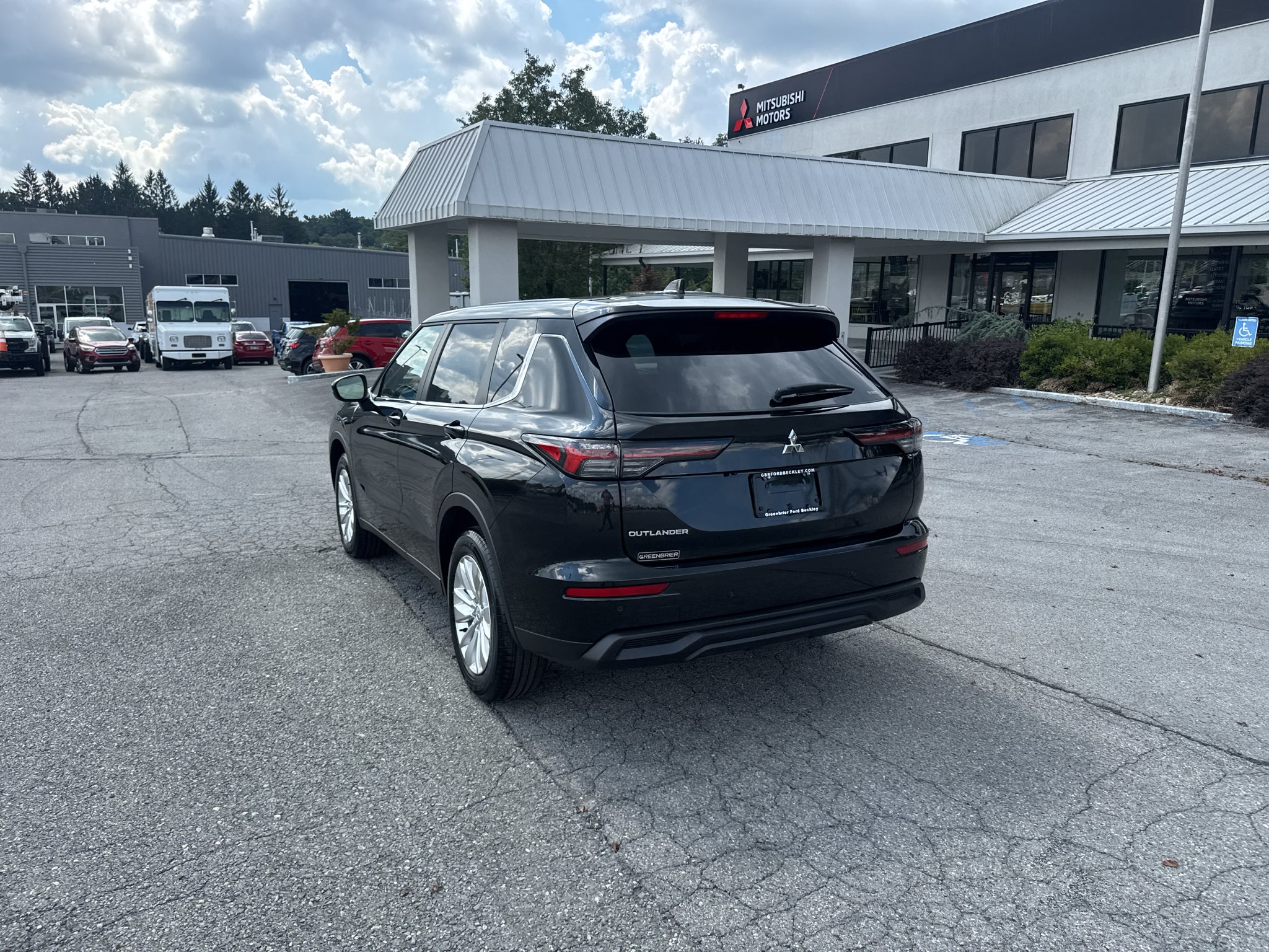 2026 Mitsubishi Outlander ES