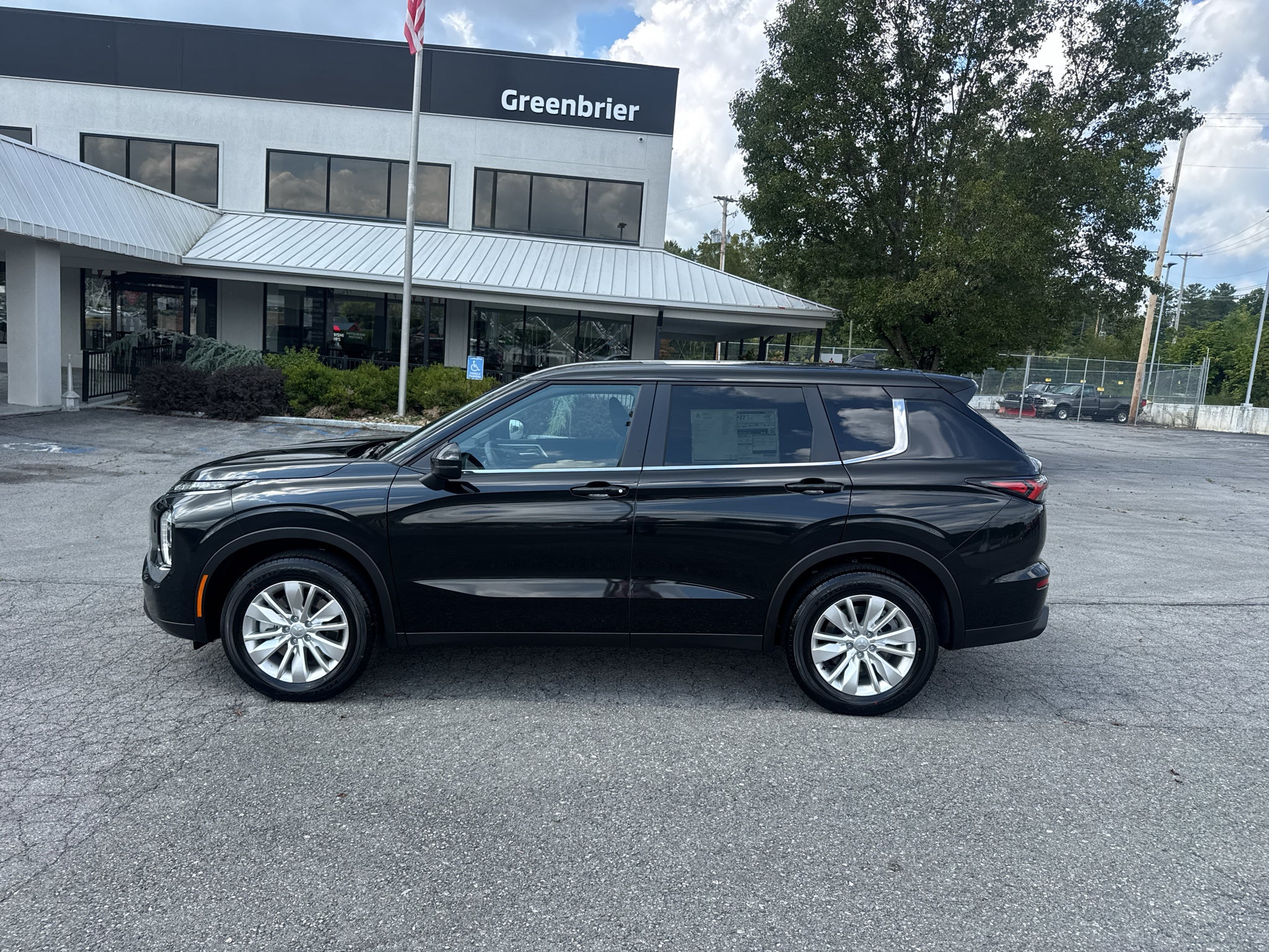 2026 Mitsubishi Outlander ES