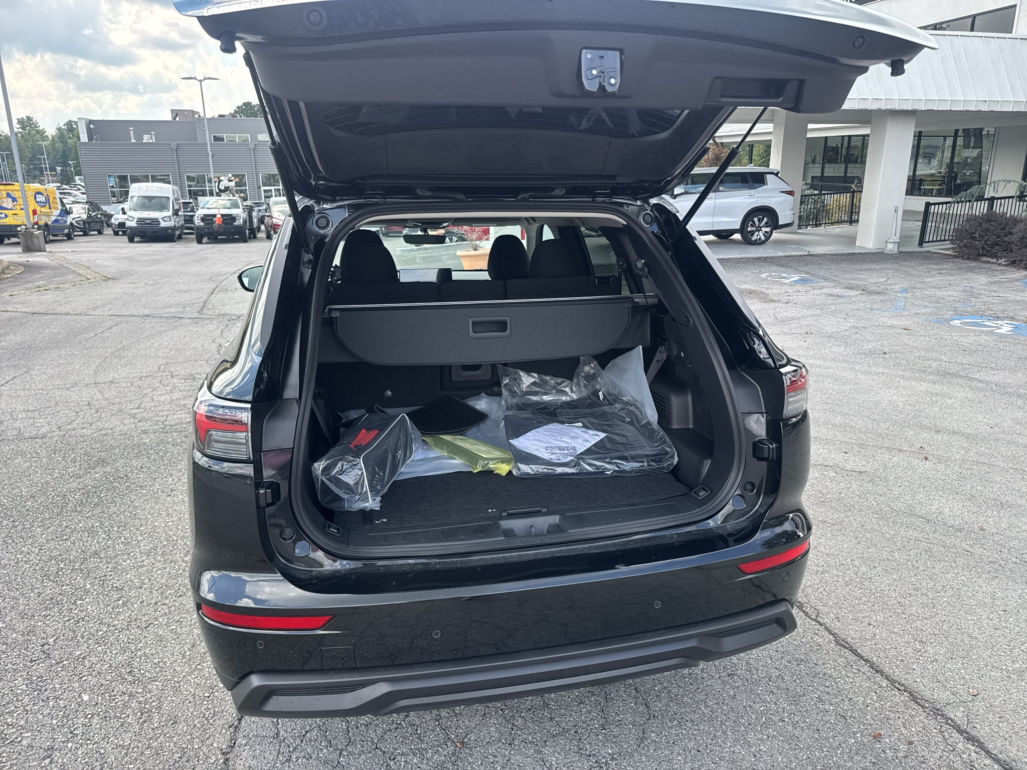 2026 Mitsubishi Outlander ES