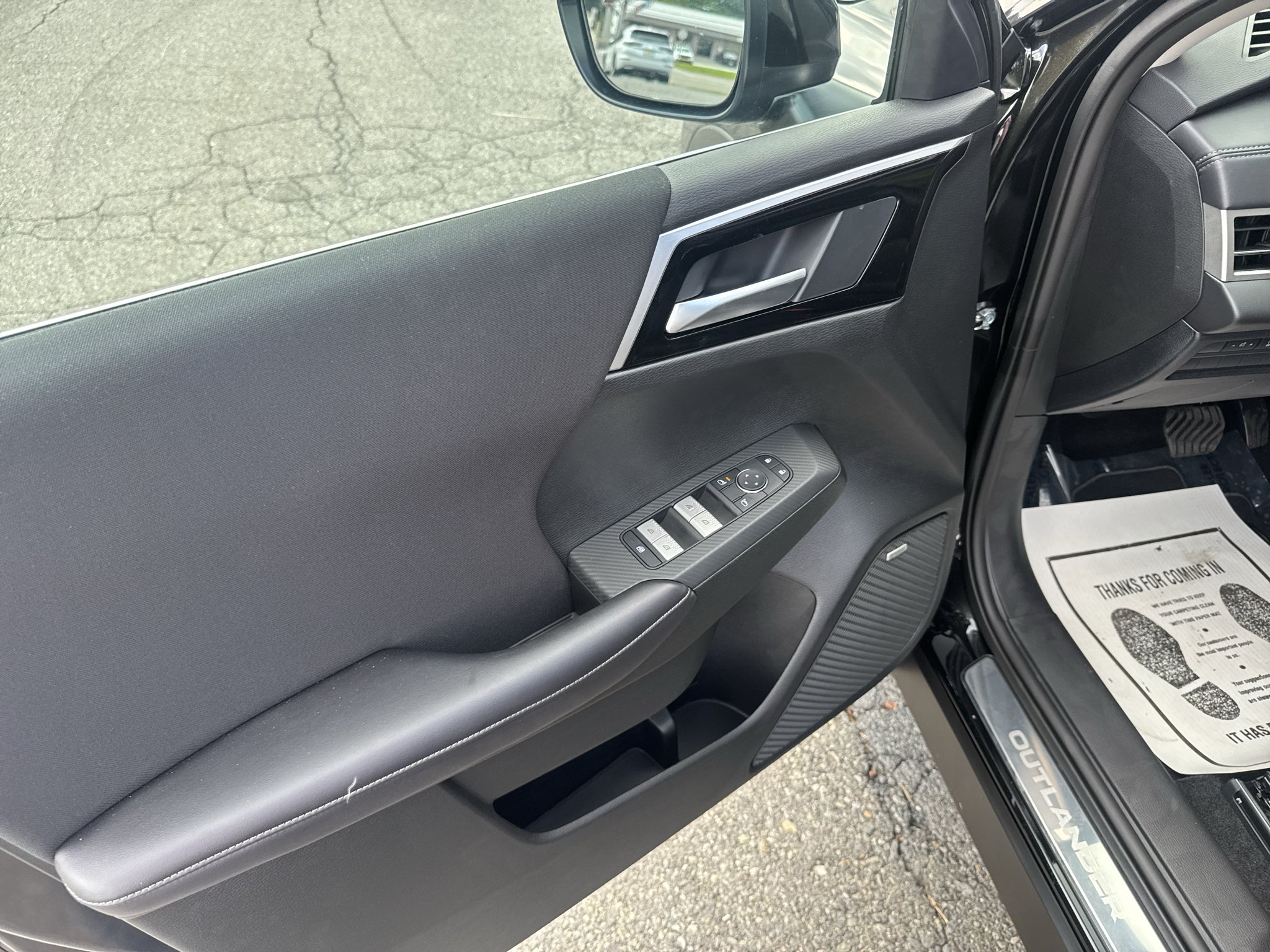 2026 Mitsubishi Outlander ES