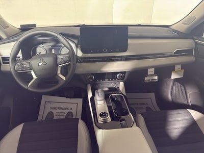 2025 Mitsubishi Outlander SE