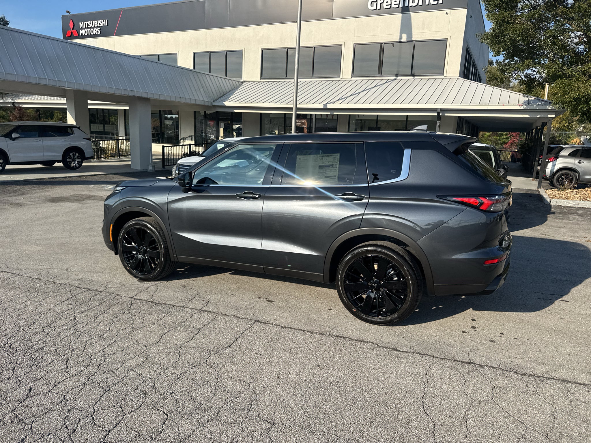 2026 Mitsubishi Outlander LE