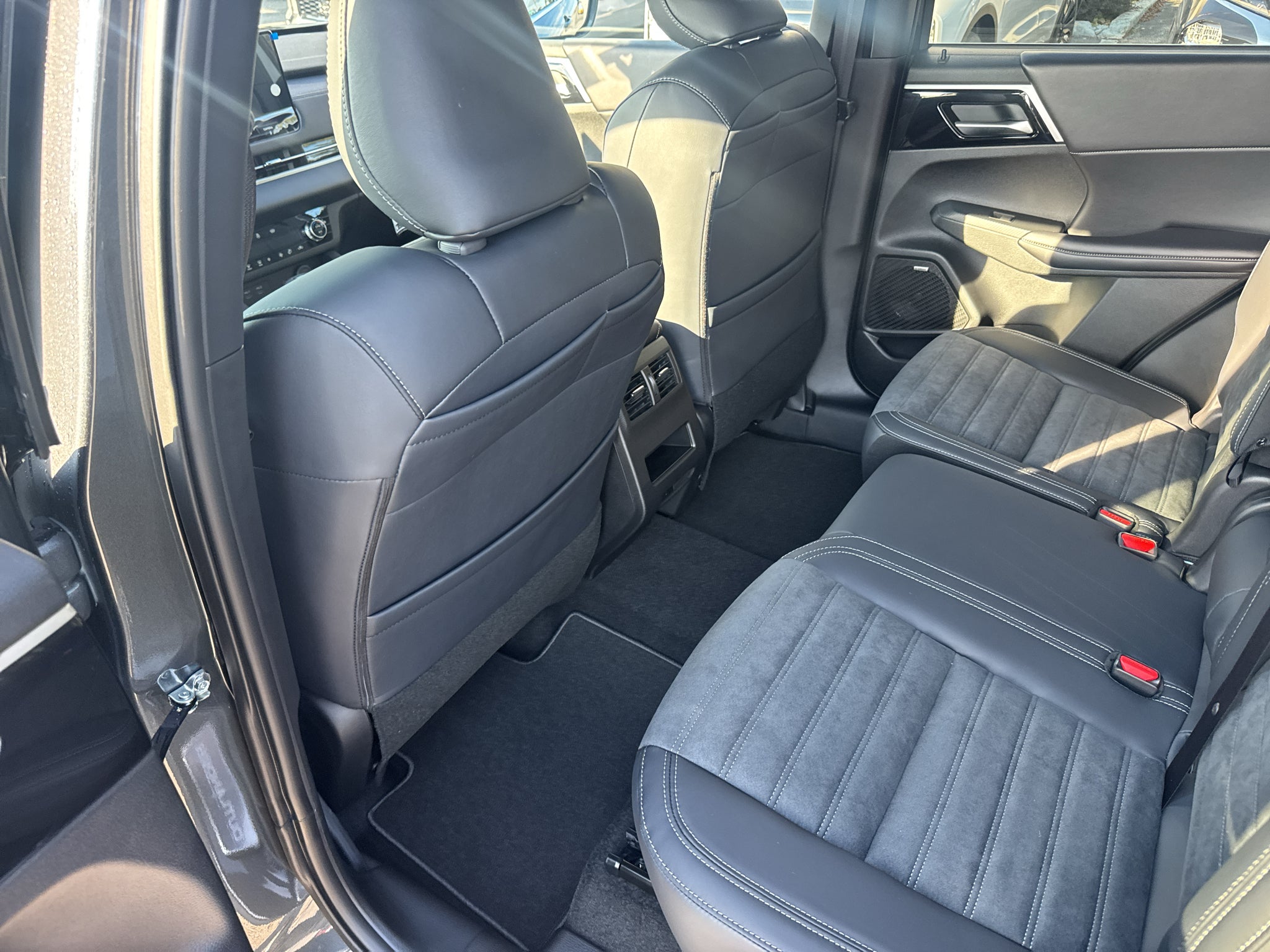 2026 Mitsubishi Outlander LE