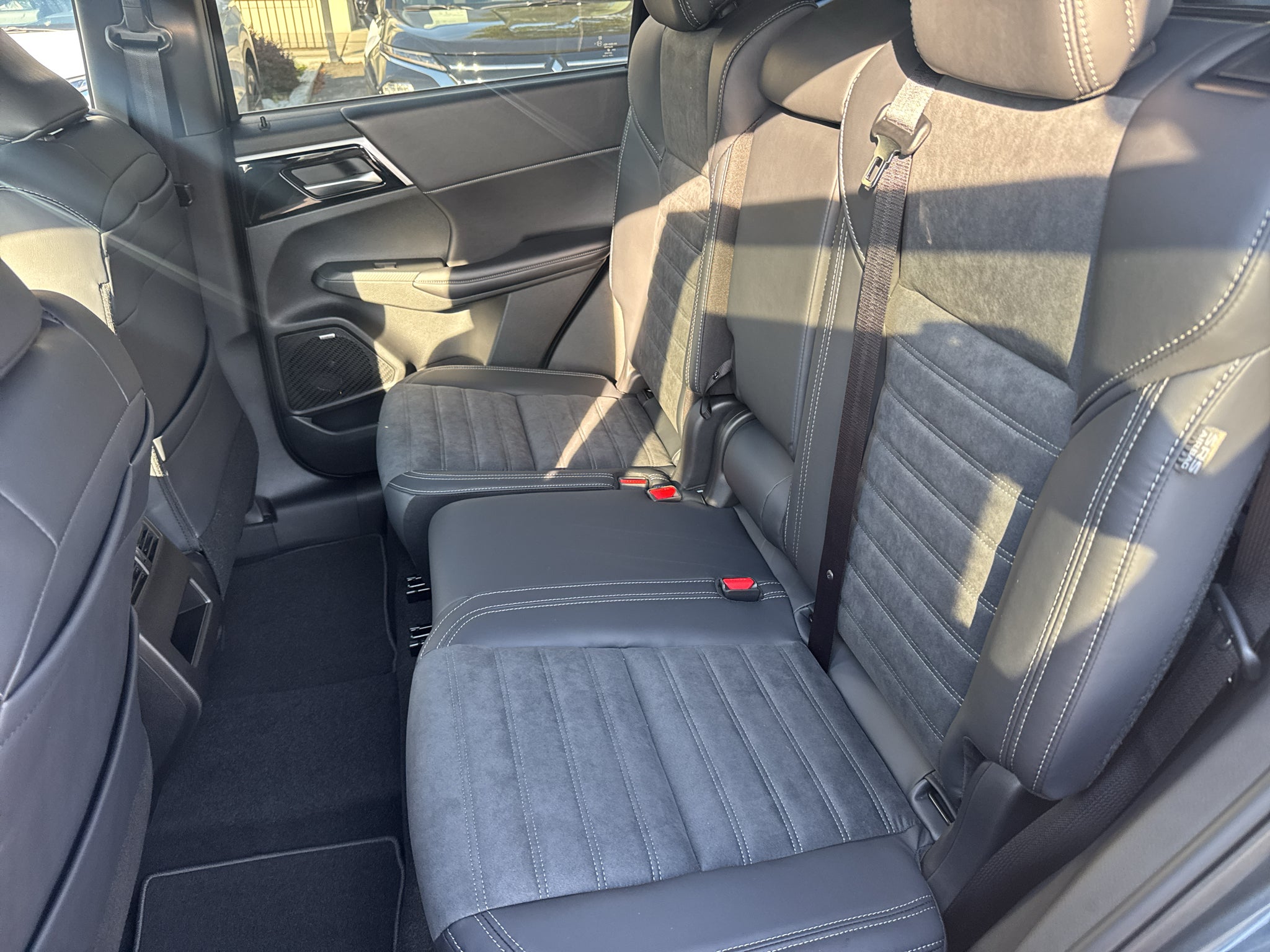 2026 Mitsubishi Outlander LE